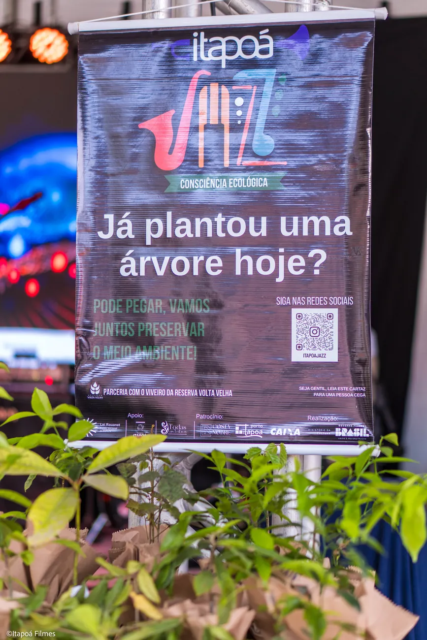Distribuição de mudas para a comunidade